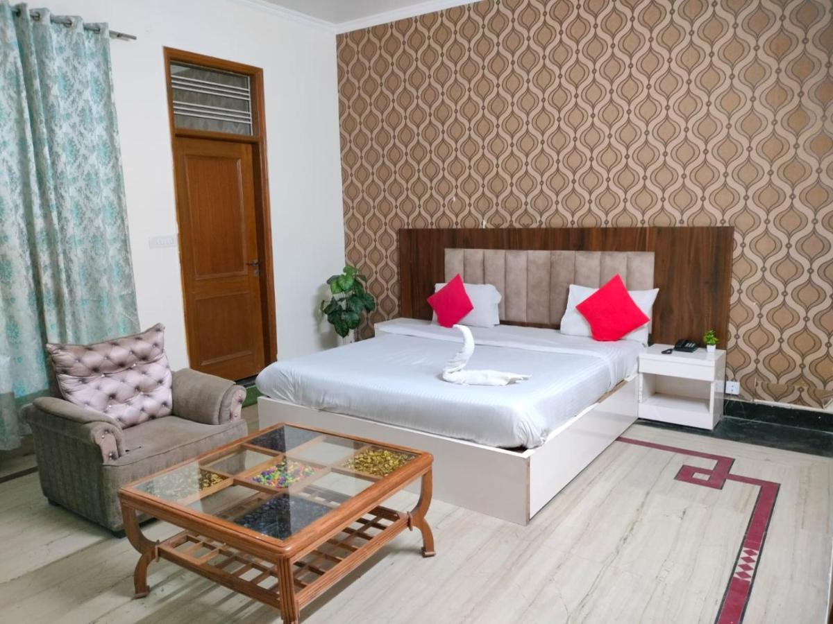 Viraj Guest House Noida Exterior photo