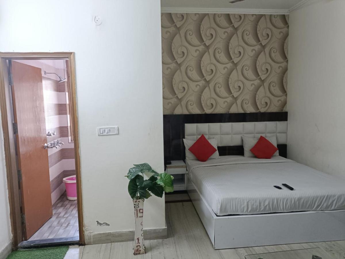 Viraj Guest House Noida Exterior photo